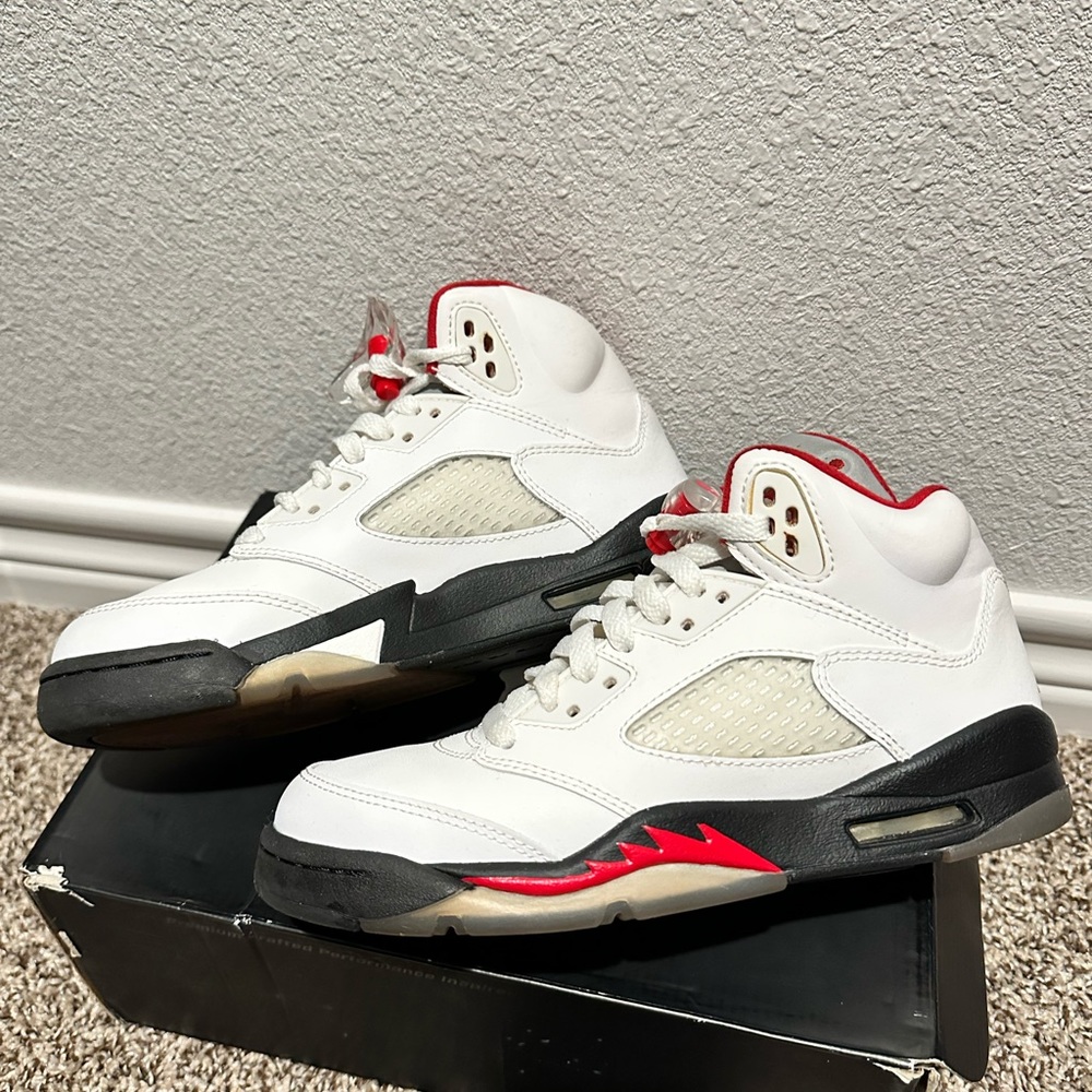 Air Jordan Retro 5 (Fire Red)